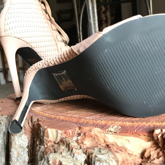 Heels - Picture 3 of 3